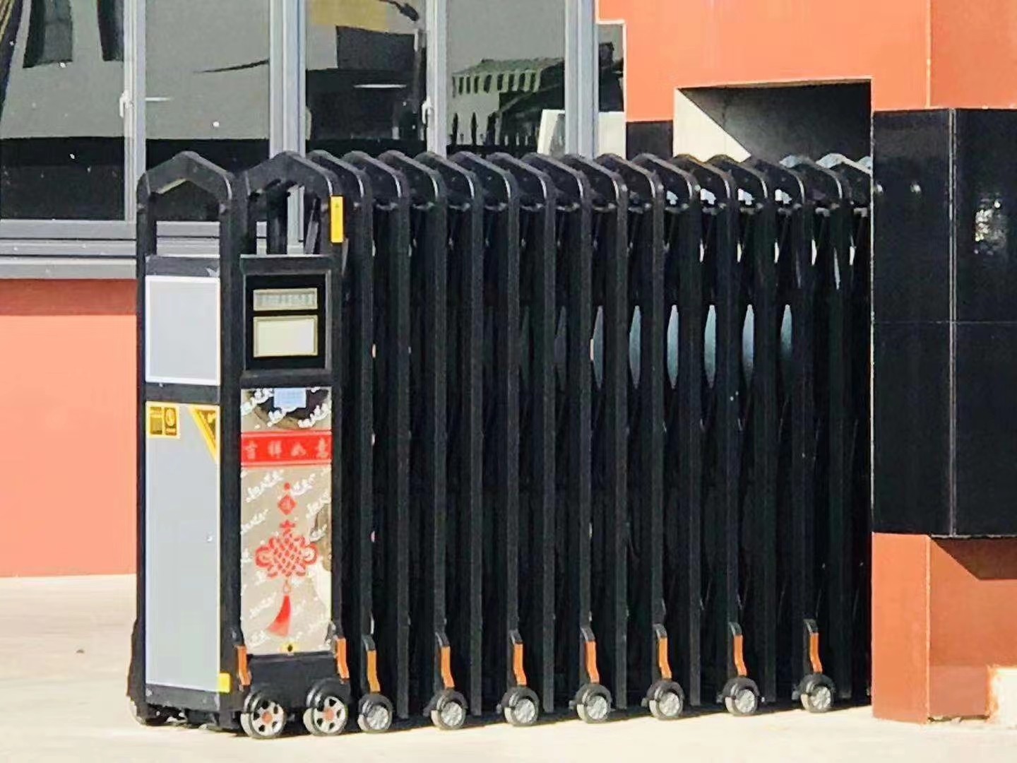 鋁合金電動伸縮門