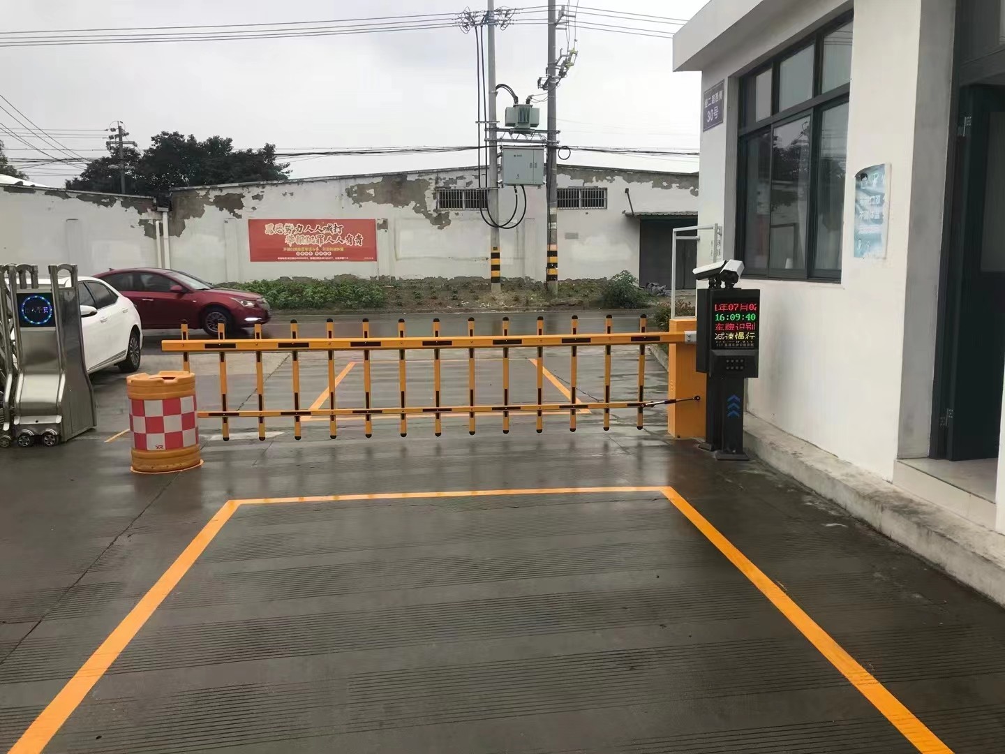 道閘和車牌識別系統