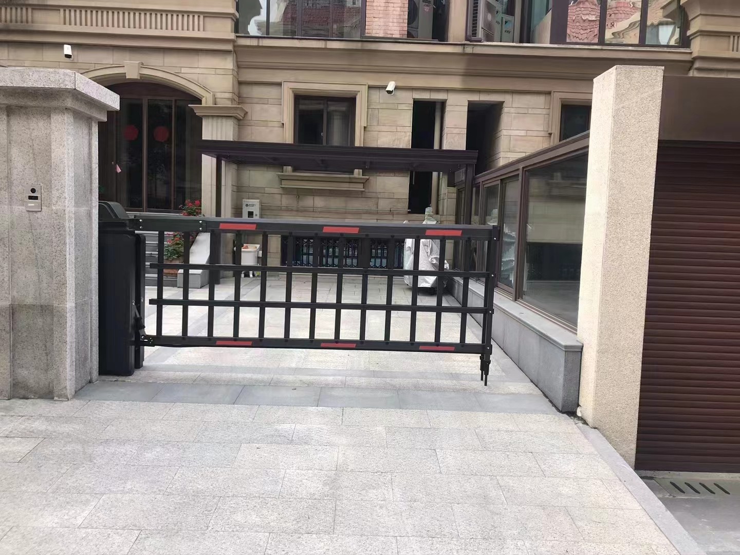 道閘和車牌識別系統