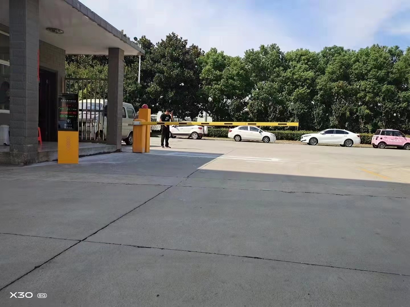 道閘和車牌識別系統